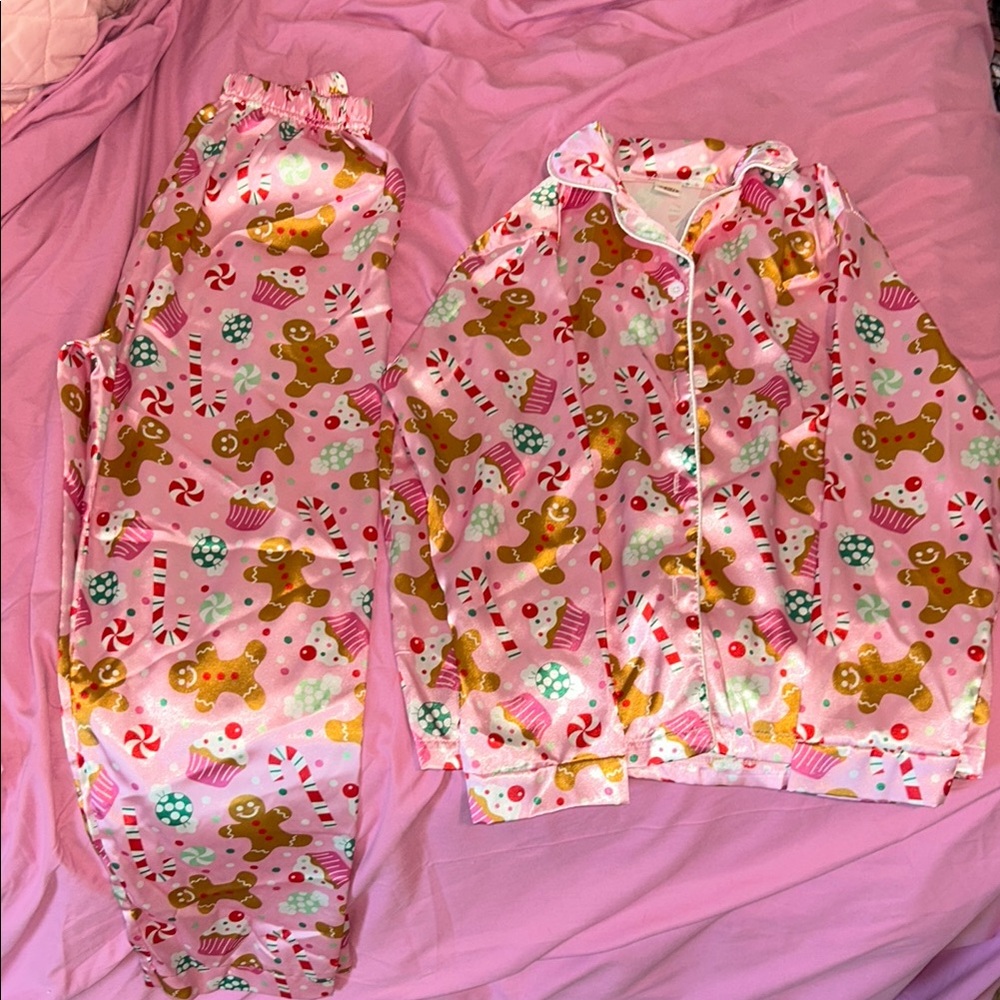 Amazon Pink and Gold Pajama Sets with Floral Design (Never worn) 8-9 year old